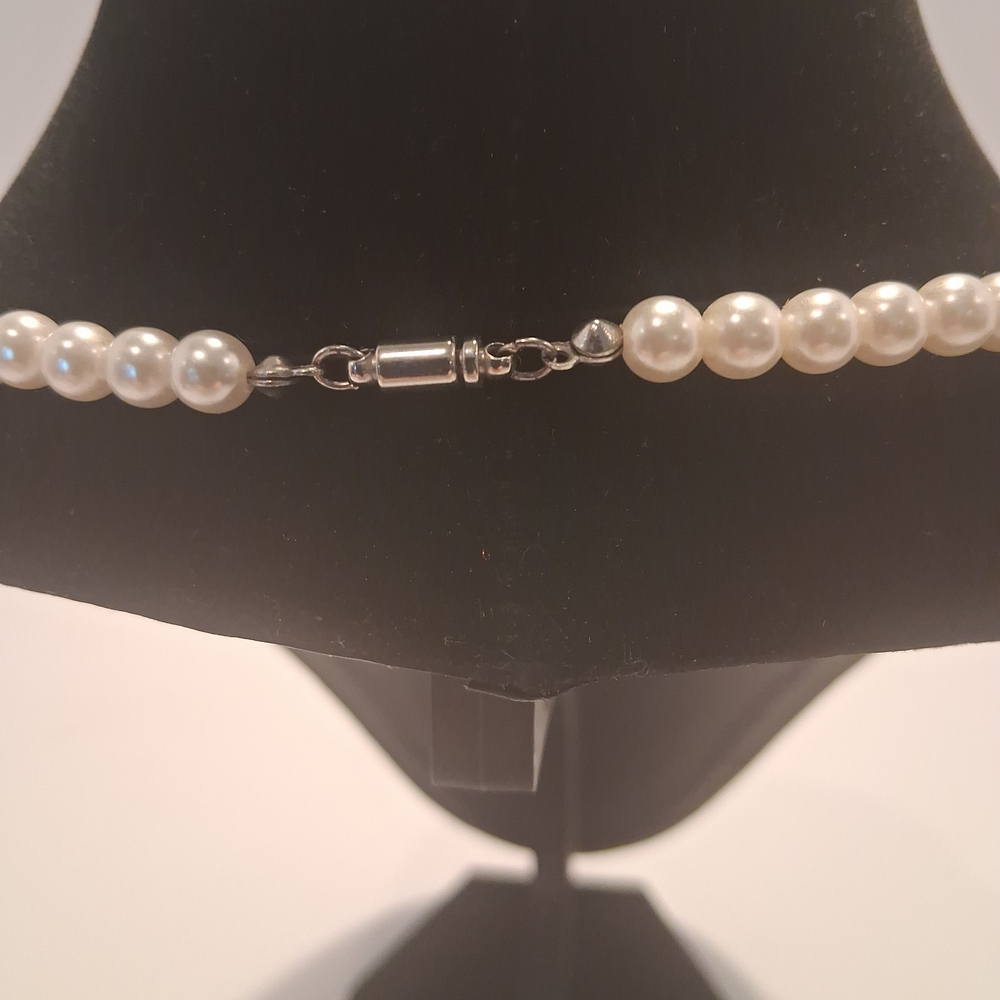 Classic White Pearl Strand Necklace - Timeless Elegance - Picture 2 of 3